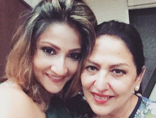 Urvashi with veteran actor Anju Mahendroo. (Instagram) 