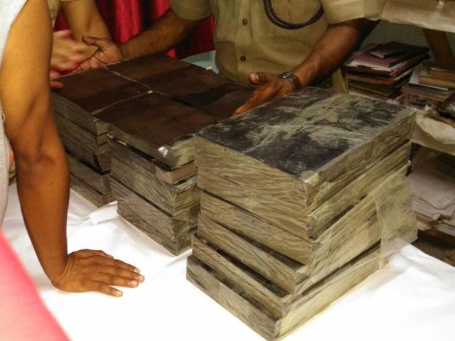 The black-coated paper bundles seized from the gang. (HT Photo) The black-coated paper bundles seized from the gang. (HT Photo)