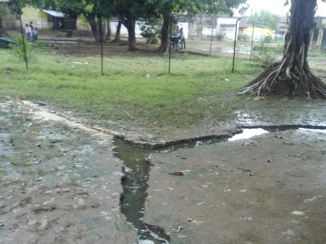 A piece of land cracked up in Patna after heavy showers, lightning strike the area.(HT Photo)