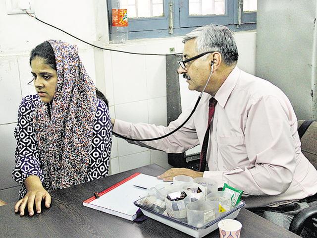 The move will create an environment for doctors to serve willingly for shorter durations, government hopes. (Vinay Santosh Kumar/HT photo for representation) The move will create an environment for doctors to serve willingly for shorter durations, government hopes. (Vinay Santosh Kumar/HT photo for representation)