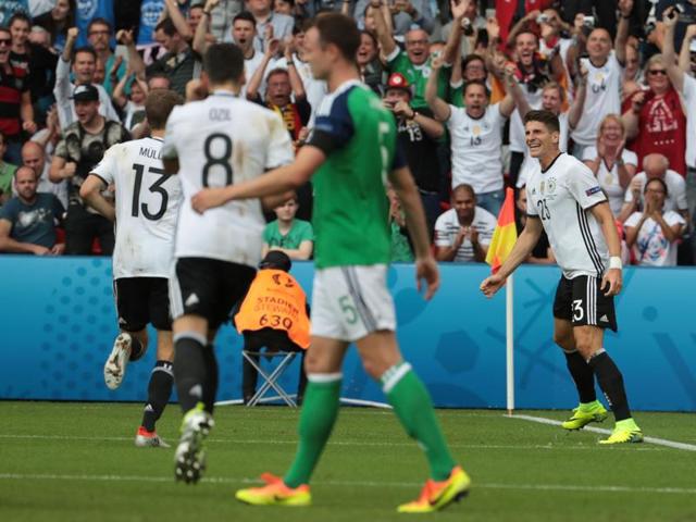German players celebrate Mario Gomez’s (R) goal. (AFP)