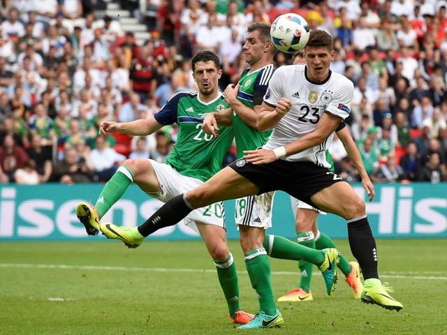 Mario Gomez (R) and Northern Ireland's Craig Cathcart and Aaron Hughes vie for the ball. (AFP)