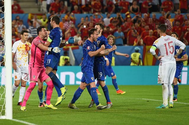 Spain's defender Sergio Ramos (2nd right) gestures after his penalty kick was saved by Croatia's goalkeeper Danijel Subasic (2nd left) during the Euro 2016 group D football match between Croatia and Spain at the Matmut Atlantique stadium in Bordeaux. (AFP Photo) Spain's defender Sergio Ramos (2nd right) gestures after his penalty kick was saved by Croatia's goalkeeper Danijel Subasic (2nd left) during the Euro 2016 group D football match between Croatia and Spain at the Matmut Atlantique stadium in Bordeaux. (AFP Photo)