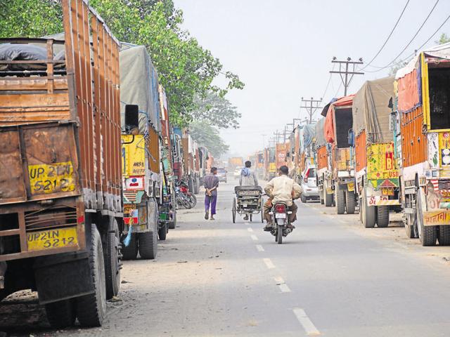 Officials had earlier proposed to penalise two-wheelers and private cars too. (Sakib Ali/HT Photo) Officials had earlier proposed to penalise two-wheelers and private cars too. (Sakib Ali/HT Photo)