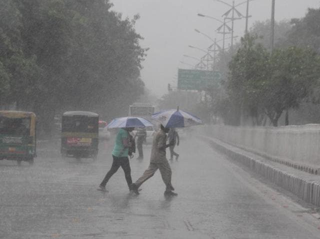 Some respite, some hassles on a rainy day in Ludhiana. (JS Grewal/HT)