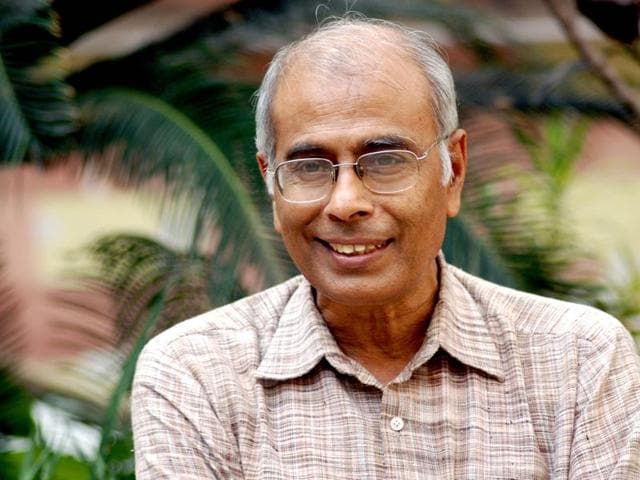 Mumbai, India, June 11, 2016: Dr. Virendra Tawade (in white shirt with beard) who was arrested yesterday by CBI in connection with Narendra Dabholkar murder case, being produced in local court in Pune, India on 11 June 2016. HT Photo
