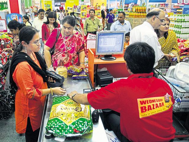 Future Group and Bajaj Finserv on Tuesday launched a co-branded network card, which will allow existing and new customers to shop on EMIs to shop at the former’s stores.(HT File Photo)