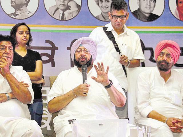 Majority of the 2,120-odd grievances received by Captain related to water supply, roads, sewerage, health infrastructure, education and unemployment, said the organisers.(JS Grewal/HT Photo)