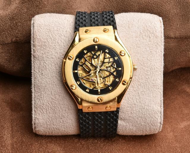 Custom made 18-carat gold watch (Aalok Soni/HT)