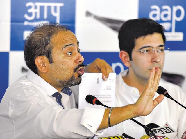 (From left) Aam Aadmi Party Delhi unit convener Dilip Pandey and party spokesperson Raghav Chadha at a press conference in New Delhi on Thursday. (Sonu Mehta/ Hindustan Times) (From left) Aam Aadmi Party Delhi unit convener Dilip Pandey and party spokesperson Raghav Chadha at a press conference in New Delhi on Thursday. (Sonu Mehta/ Hindustan Times)