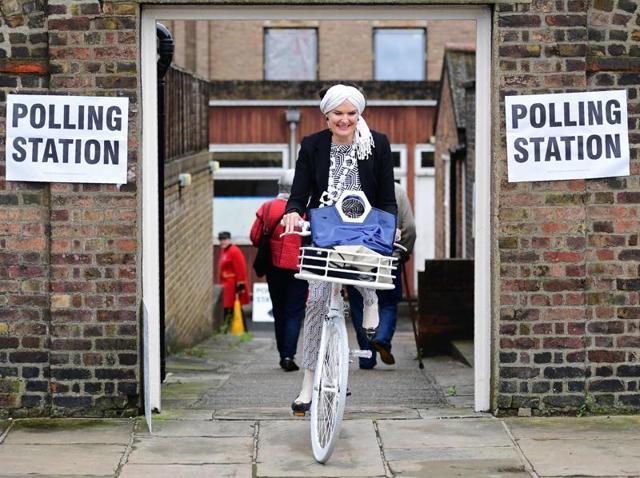 Chelsea pensioners are ushered into a polling station to cast their ballot papers in Chelsea, west London, on Thursday as Britain holds a referendum on whether to remain in, or to leave the European Union. (AFP) Chelsea pensioners are ushered into a polling station to cast their ballot papers in Chelsea, west London, on Thursday as Britain holds a referendum on whether to remain in, or to leave the European Union. (AFP)