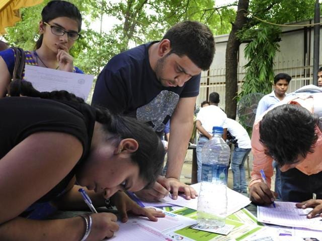 As the university’s undergraduate registration process ended on Wednesday, English received the most number of applications, followed by BA Programme, Political Science (Hons) and Economics (Hons).(Saumya Khandelwal/HT File)