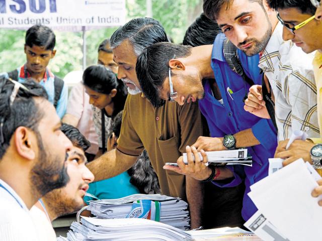 This dip in applications is being attributed by students and teachers to the process going completely online. (Saumya Khandelwal/HT Photo) This dip in applications is being attributed by students and teachers to the process going completely online. (Saumya Khandelwal/HT Photo)