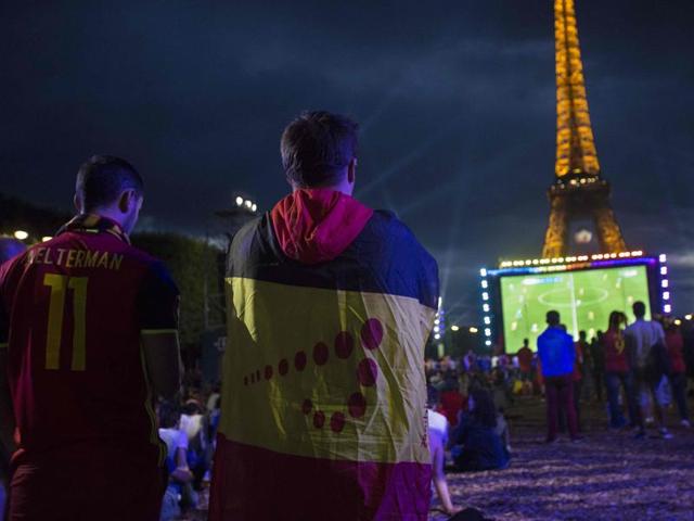Belgium's supporter watch on a giant screen the Euro 2016 football match between Sweden and Belgium, at the fan zone in front of the Eiffel Tower in Paris. (AFP Photo) 