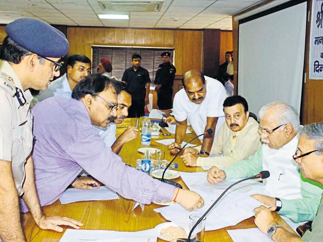 Lobbying among councillors, whose tenure ended on Tuesday, picked up pace after local MP and Union minister of state Rao Inderjit Singh advocated giving a chance to councillors elected in 2011. (PARVEEN KUMAR/HT FILE PHOTO) Lobbying among councillors, whose tenure ended on Tuesday, picked up pace after local MP and Union minister of state Rao Inderjit Singh advocated giving a chance to councillors elected in 2011. (PARVEEN KUMAR/HT FILE PHOTO)