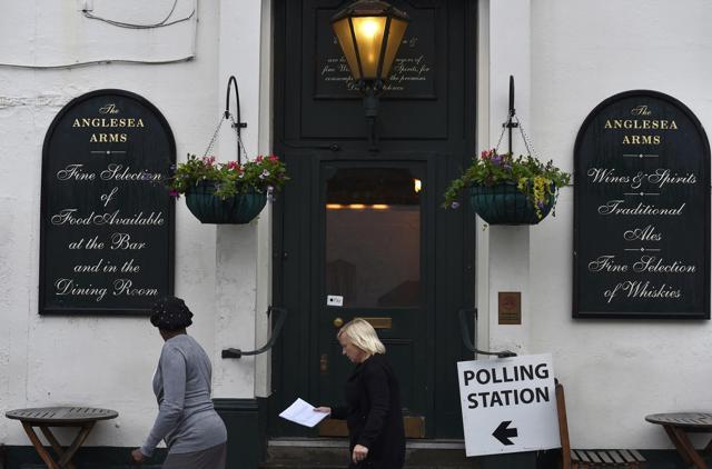Women walk past a pub being used as a polling station for the Referendum on the European Union in west London in Britain on June 23, 2016. (REUTERS) Women walk past a pub being used as a polling station for the Referendum on the European Union in west London in Britain on June 23, 2016. (REUTERS)
