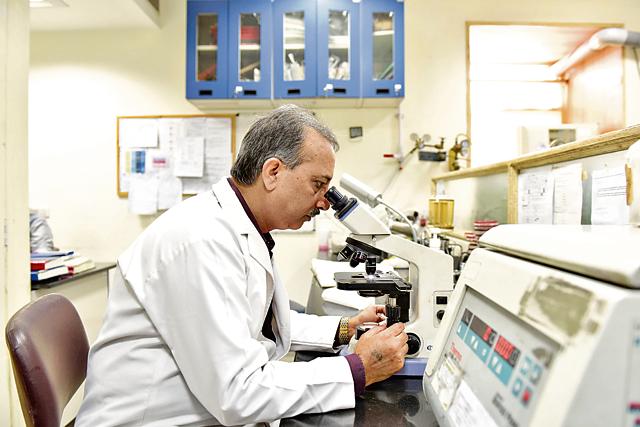 Without help from a professional clinical microbiologist, appropriate detection and treatment of any infectious disease is impossible for any doctor, says Prof (Dr) Chand Wattal of Sir Ganga Ram Hospital, New Delhi.(Saumya Khandelwal/HT Photo)
