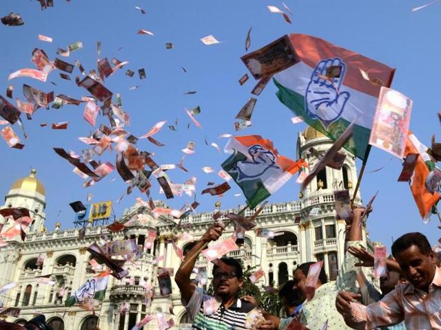 Congress workers blow fake Indian currency at Esplanade in Kolkata on March 15 to protest in support of the Narada sting operation, which showed TMC leaders taking bribes. (HT file photo) Congress workers blow fake Indian currency at Esplanade in Kolkata on March 15 to protest in support of the Narada sting operation, which showed TMC leaders taking bribes. (HT file photo)