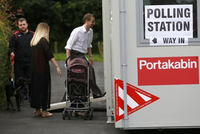 People arrive to vote at a polling station for the Referendum on the European Union in Heald Green, Stockport in Britain on June 23, 2016. (REUTERS) People arrive to vote at a polling station for the Referendum on the European Union in Heald Green, Stockport in Britain on June 23, 2016. (REUTERS)