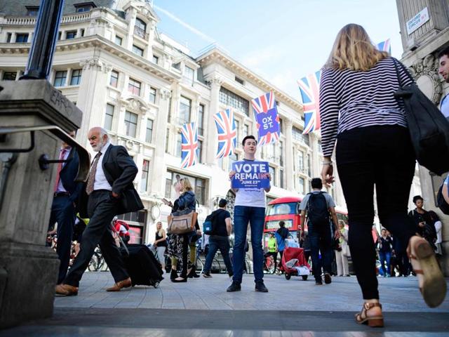 The Union and European Union flags fly outside City Hall in central London on the eve of the EU referendum on 22 June 2016. (AFP Photo) The Union and European Union flags fly outside City Hall in central London on the eve of the EU referendum on 22 June 2016. (AFP Photo)