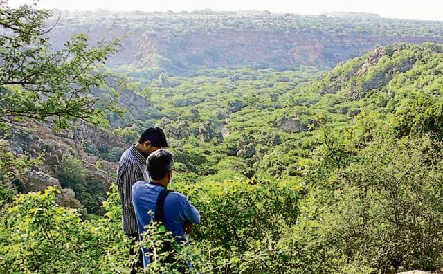 A large part of Aravalli ranges fall in Gurgaon, which has already lost 50% of its total forest cover in two decades to urbanisation.(Manoj Kumar/HT File) A large part of Aravalli ranges fall in Gurgaon, which has already lost 50% of its total forest cover in two decades to urbanisation.(Manoj Kumar/HT File)