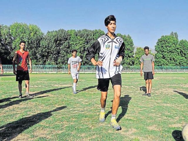 Nadiya Nighat, Kashmir’s first woman football coach and referee seen training young players in Srinagar.(Waseem Andrabi/ HT photo) Nadiya Nighat, Kashmir’s first woman football coach and referee seen training young players in Srinagar.(Waseem Andrabi/ HT photo)
