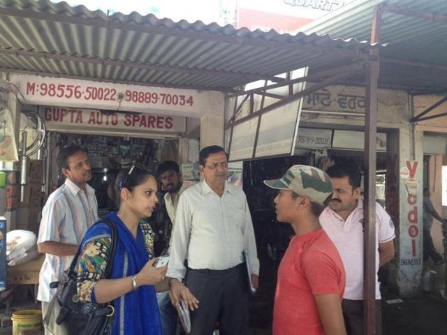 District child protection officer Harpreet Kaur Sandhu and other labour department officials interacting with a child labourer in Kapurthala.(HT File Photo) District child protection officer Harpreet Kaur Sandhu and other labour department officials interacting with a child labourer in Kapurthala.(HT File Photo)