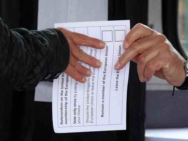A volunteer hands an unmarked ballot paper to a voter inside a bus being used as a temporary polling station in Kingston-Upon-Hull, northern England, on Thursday, as Britain holds a referendum to vote on whether to remain in, or to leave the European Union (EU). (AFP) A volunteer hands an unmarked ballot paper to a voter inside a bus being used as a temporary polling station in Kingston-Upon-Hull, northern England, on Thursday, as Britain holds a referendum to vote on whether to remain in, or to leave the European Union (EU). (AFP)