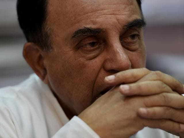 Shiv Sena’s support for Subramanian Swamy comes amidst the exchange of words between him and finance minister Arun Jaitley over the his demand for sacking of Arvind Subramanian.(AFP) Shiv Sena’s support for Subramanian Swamy comes amidst the exchange of words between him and finance minister Arun Jaitley over the his demand for sacking of Arvind Subramanian.(AFP)