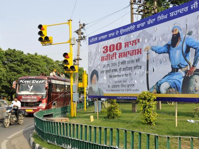 An illegal hoarding on the upcoming martydom day celebrations at the Phase 7-8 light point in SAS Nagar on Thursday. (Gurminder Singh/HT Photo) An illegal hoarding on the upcoming martydom day celebrations at the Phase 7-8 light point in SAS Nagar on Thursday. (Gurminder Singh/HT Photo)
