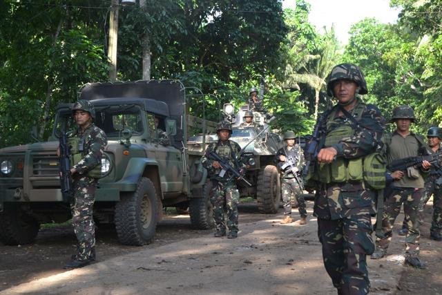 Philippine soldiers patrol a highway during a search operation for the body of beheaded Canadian hostage Robert Hall in Indanan town, Sulu province, in the southern island of Mindanao on June 14, 2016. (AFP) Philippine soldiers patrol a highway during a search operation for the body of beheaded Canadian hostage Robert Hall in Indanan town, Sulu province, in the southern island of Mindanao on June 14, 2016. (AFP)
