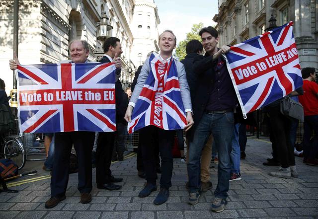 Vote leave supporters wave Union flags, following the result of the EU referendum, outside Downing Street in London, Britain June 24, 2016. REUTERS/Neil Hall (REUTERS) Vote leave supporters wave Union flags, following the result of the EU referendum, outside Downing Street in London, Britain June 24, 2016. REUTERS/Neil Hall (REUTERS)