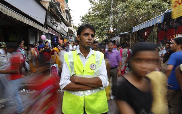 The police officials maintain that the presence of volunteers has also brought down pick-pocketing and thefts by 20-30%.(Sanchit Khanna / HT Photo)