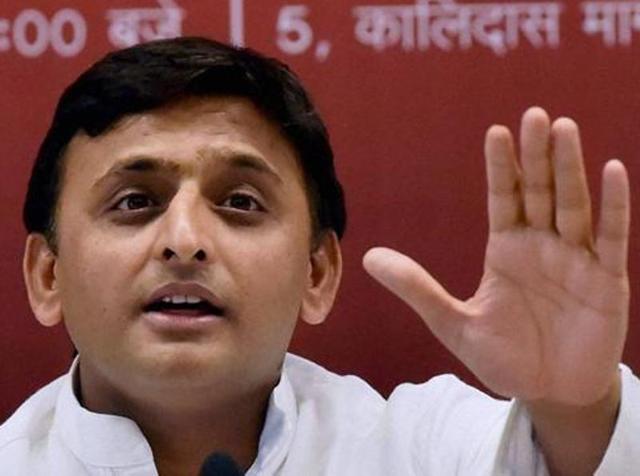 Akhilesh Yadav is understood to have been upset with prisons minister Balwant Ramoowalia, who had reportedly ordered Ansari’s transfer from Agra prison to Lucknow jail. (PTI) Akhilesh Yadav is understood to have been upset with prisons minister Balwant Ramoowalia, who had reportedly ordered Ansari’s transfer from Agra prison to Lucknow jail. (PTI)