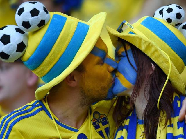 Sweden fans kiss prior to the start of the Euro 2016 group E football match between Sweden and Belgium at the Allianz Riviera stadium in Nice on June 22, 2016. (AFP photo) Sweden fans kiss prior to the start of the Euro 2016 group E football match between Sweden and Belgium at the Allianz Riviera stadium in Nice on June 22, 2016. (AFP photo)
