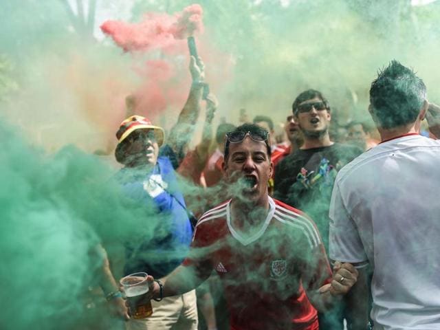 Wales' supporters cheer in downtown Toulouse, on June 20, 2016 before the Euro 2016 football match of Russia vs Wales. (AFP photo) Wales' supporters cheer in downtown Toulouse, on June 20, 2016 before the Euro 2016 football match of Russia vs Wales. (AFP photo)