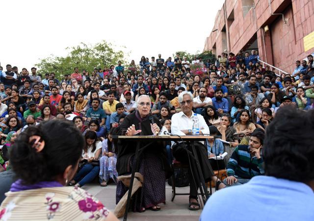 A session by historians Romila Thapar and Harbans Mukhia at the 14th ‘nationalism class’ at JNU campus on March 6, 2016. (Sushil Kumar/ HT Photo) A session by historians Romila Thapar and Harbans Mukhia at the 14th ‘nationalism class’ at JNU campus on March 6, 2016. (Sushil Kumar/ HT Photo)