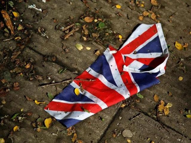 A demonstrator draped in an EU flag sits on floor during a protest against the outcome of the UK's June 23 referendum on the European Union (EU), in central London on June 25, 2016(AFP)