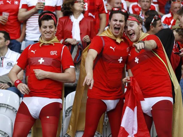 Swiss fans enjoy their Superman moment before the match. (REUTERS Photo) Swiss fans enjoy their Superman moment before the match. (REUTERS Photo)