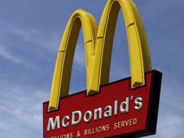 During an inspection drive, food inspectors discovered that three McDonald’s outlets in Jaipur did not have a proper oil management system.(Reuters/Representative Image)