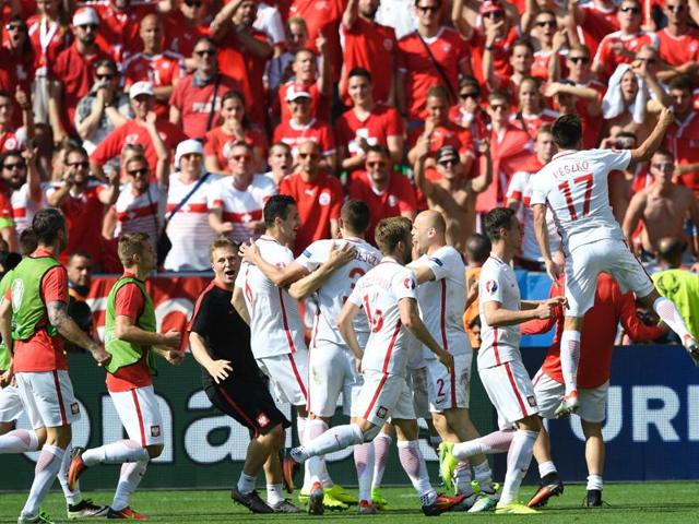 Euro 2016: Poland, Wales qualify for quarters after close victories ...