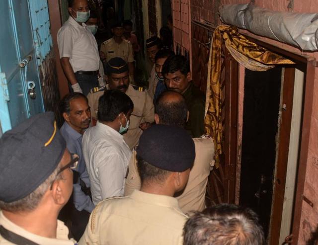Police officers at Saabri Cooperative Housing Society, where the three were murdered on Thursday.(Prashant Waydande)