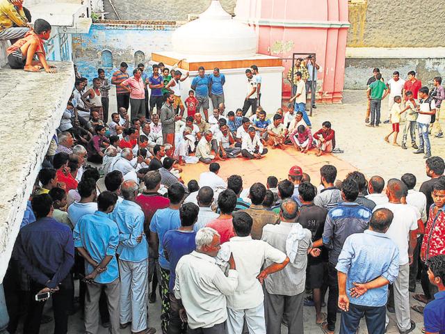 The residents of Bisada village in Gautam Budh Nagar held a panchayat at a temple complex to discuss their strategy for the future on Sunday evening (Peeyush Khandelwa/HT Photo) The residents of Bisada village in Gautam Budh Nagar held a panchayat at a temple complex to discuss their strategy for the future on Sunday evening (Peeyush Khandelwa/HT Photo)