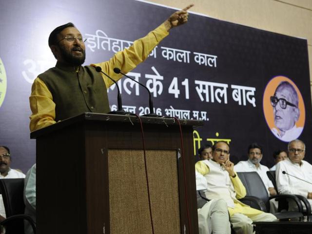 Union minister Prakash Javadekar being felicitated in a programme organised in Bhopal on Sunday. (Mujeeb Faruqui/HT photo) Union minister Prakash Javadekar being felicitated in a programme organised in Bhopal on Sunday. (Mujeeb Faruqui/HT photo)