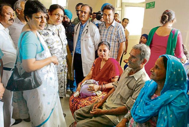 Principal secretary for health and family welfare Vini Mahajan interacting with patients at the civil hospital in Rupnagar on Saturday.(HT Photo)