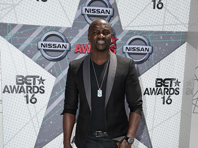 From Usher to Akon, we couldn’t stop gasping for air upon seeing all the hotties at the BET Awards. (Instagram)