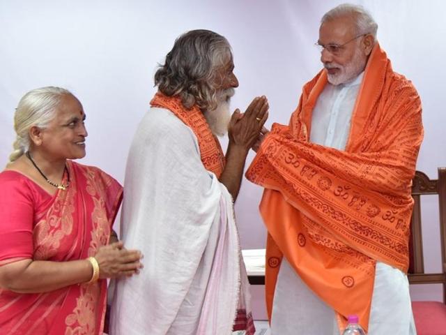 Chandrakant Kulkarni with Prime Minister Narendra Modi in Pune (HT) Chandrakant Kulkarni with Prime Minister Narendra Modi in Pune (HT)