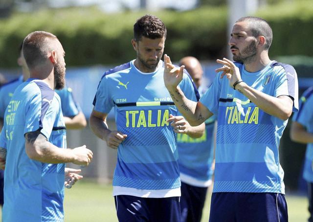 Italy's Leonardo Bonucci, right, talks with his teammate Daniele De Rossi, left, as they attend a training session at the Bernard Gasset center in Montpellier. (AP Photo) Italy's Leonardo Bonucci, right, talks with his teammate Daniele De Rossi, left, as they attend a training session at the Bernard Gasset center in Montpellier. (AP Photo)