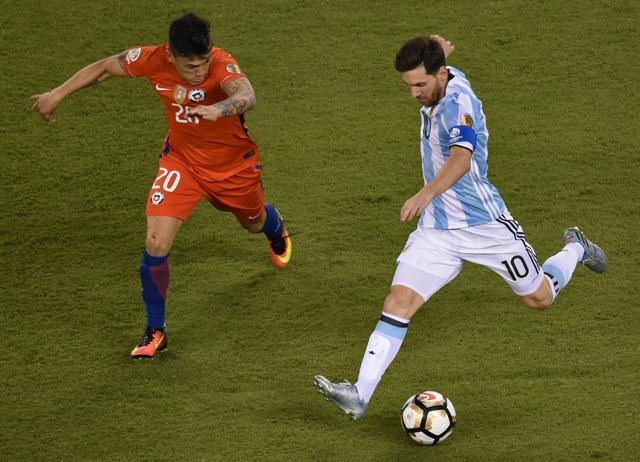 Messi broke free on the counterattack but shot wide. (AFP) Messi broke free on the counterattack but shot wide. (AFP)
