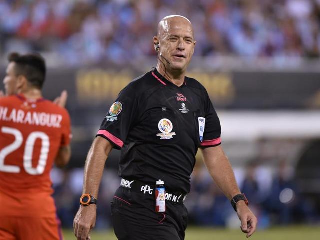 Twitter makes fun of ‘Angry Bird’ referee during Copa Final | Football ...